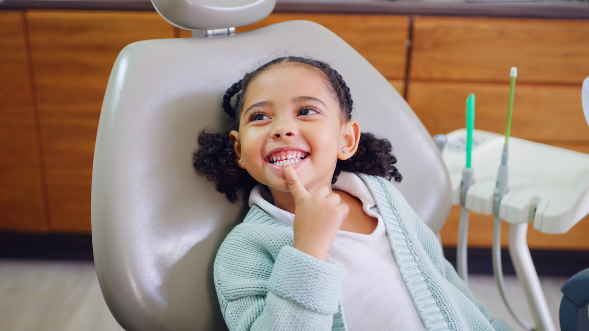 Building Healthy Smiles Together: The Role of a Family Dentist